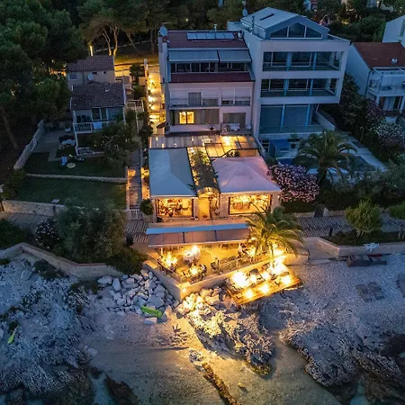 Apartment Atemberaubendes Direkt An Der Blauen, Kristallklaren Adria In *