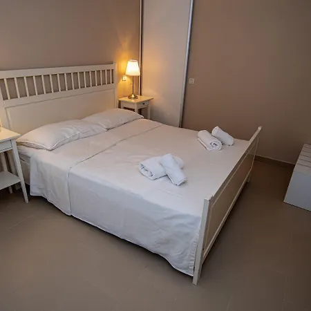 Atemberaubendes Direkt An Der Blauen, Kristallklaren Adria In Apartment